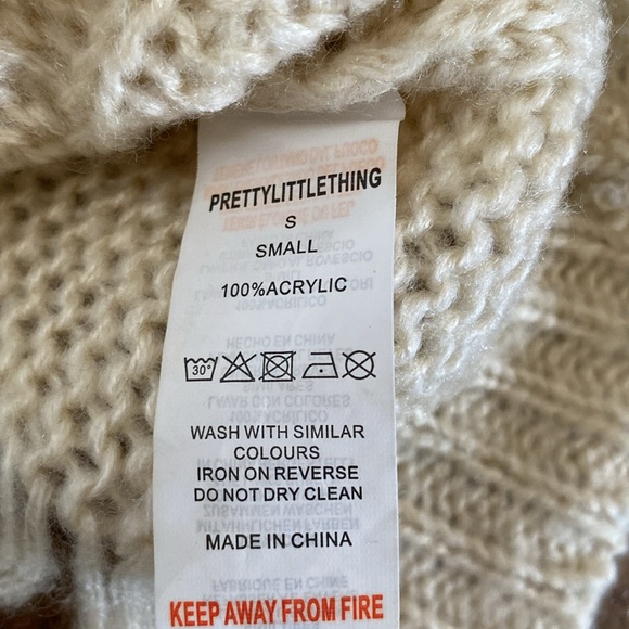 PrettyLittleThing distressed cable knit round neckline sweater! Size S - Picture 17 of 17